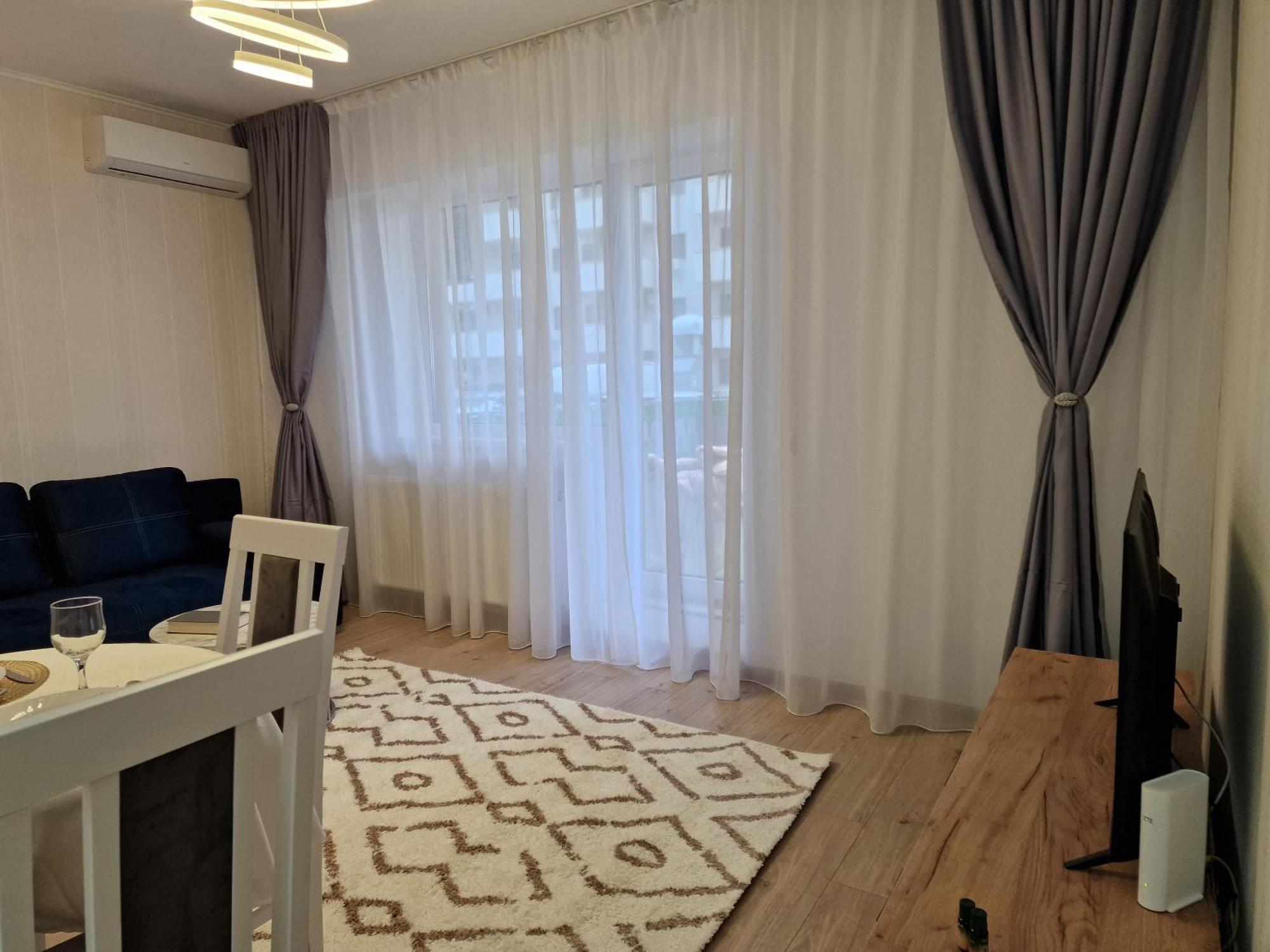 Studio&Garden! Roşu Buitenkant foto