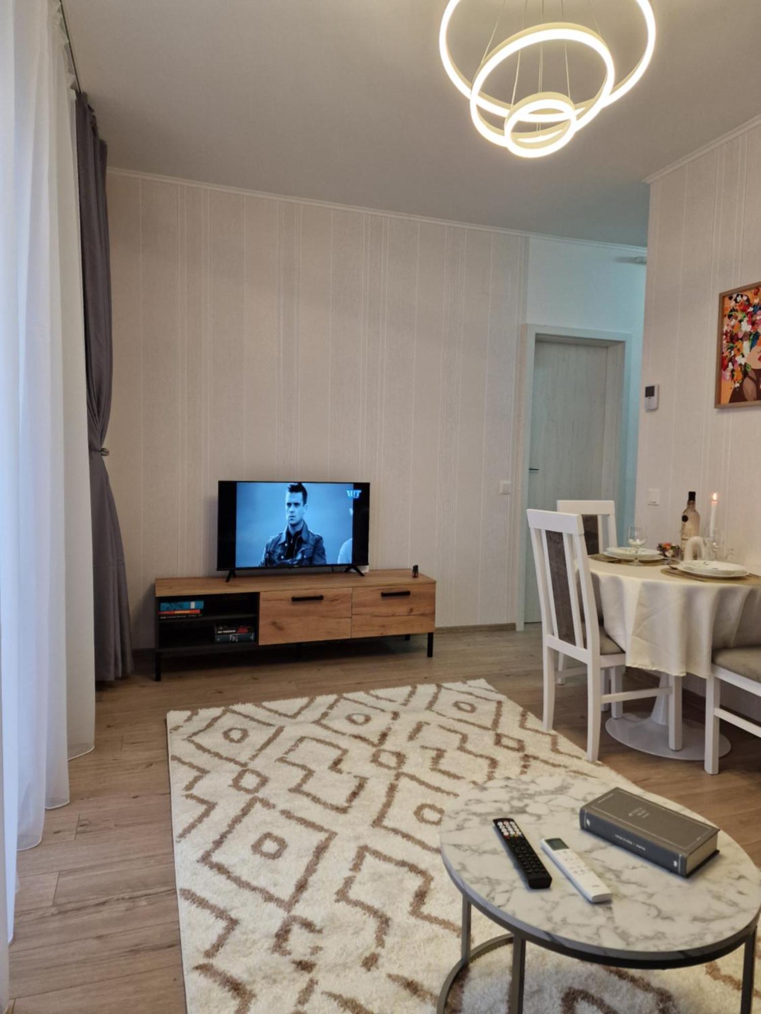Studio&Garden! Roşu Buitenkant foto